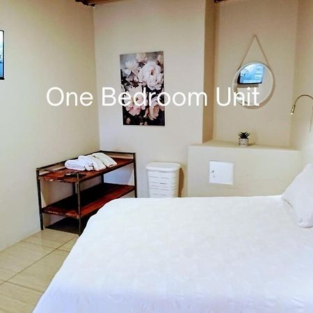 Bateleur Self Catering Cc Apartamento Windhoek Exterior foto