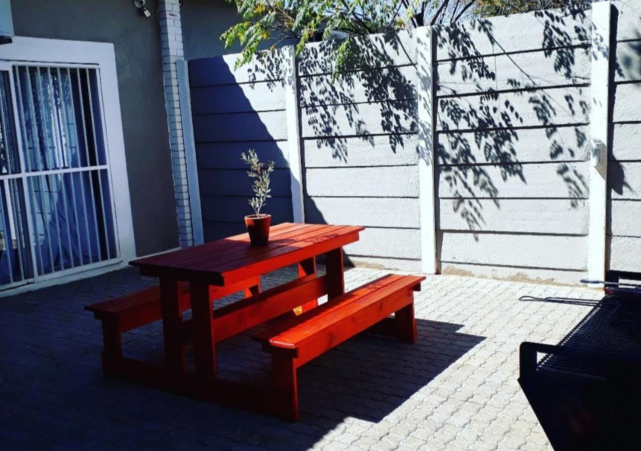 Bateleur Self Catering Cc Apartamento Windhoek Exterior foto