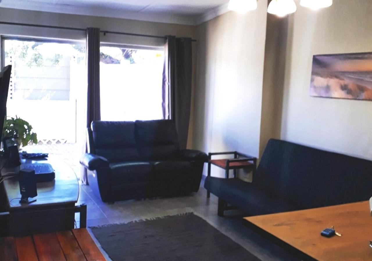 Bateleur Self Catering Cc Apartamento Windhoek Exterior foto