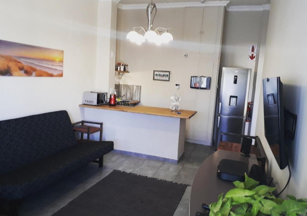 Bateleur Self Catering Cc Apartamento Windhoek Exterior foto