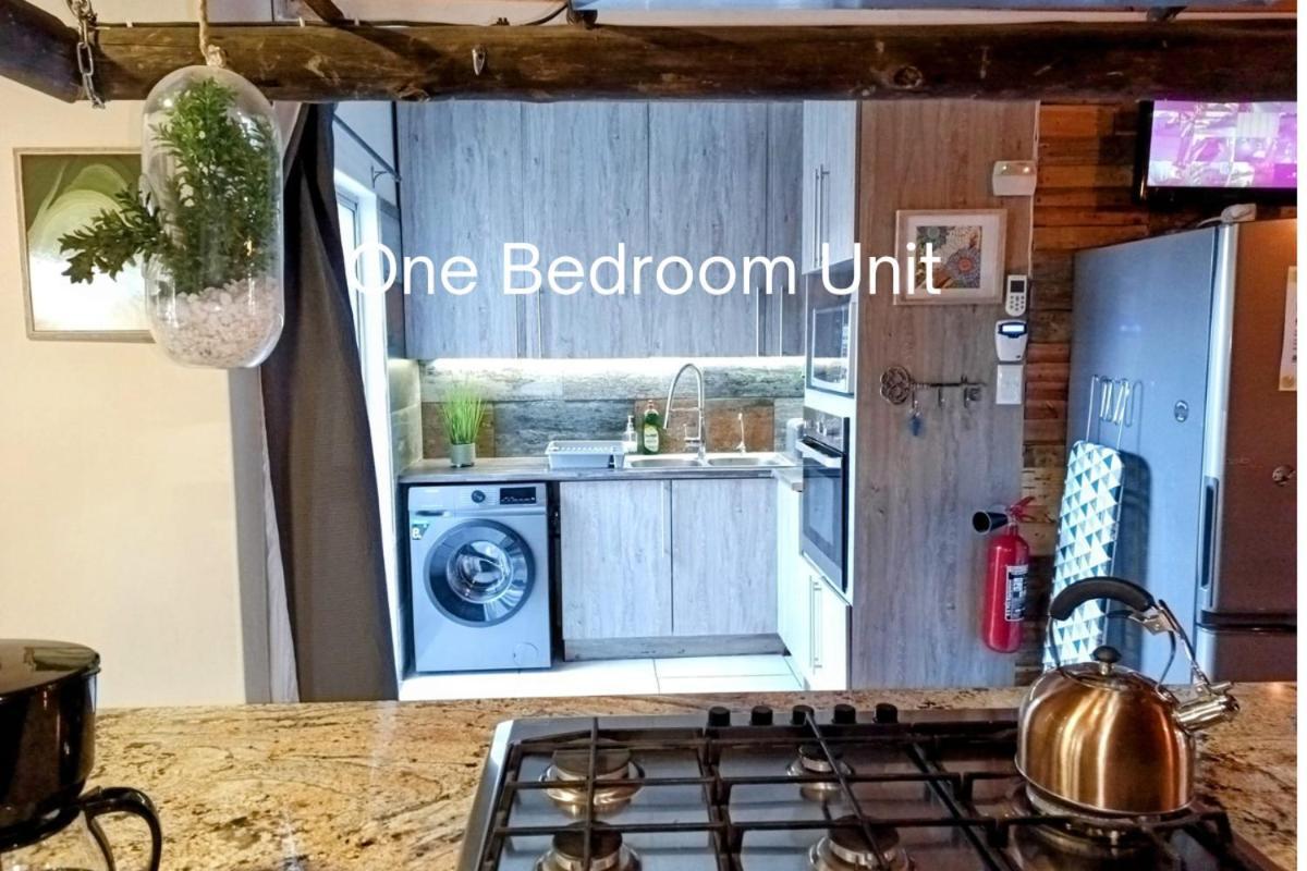 Bateleur Self Catering Cc Apartamento Windhoek Exterior foto