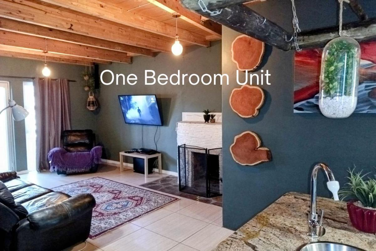 Bateleur Self Catering Cc Apartamento Windhoek Exterior foto